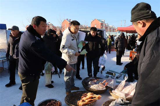 舌尖不碰“紅線” 生態(tài)方有“底線” 泉林公司開展野生動物保護普法宣傳活動（3）.jpg